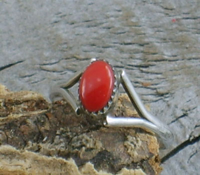 Ring Coral  - petite - sz 5 1/4